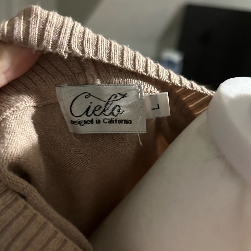 Women’s Cardigan - Picture 2 of 5